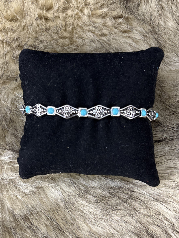Diamond Pattern with Turquoise Accents Stretch Bracelet