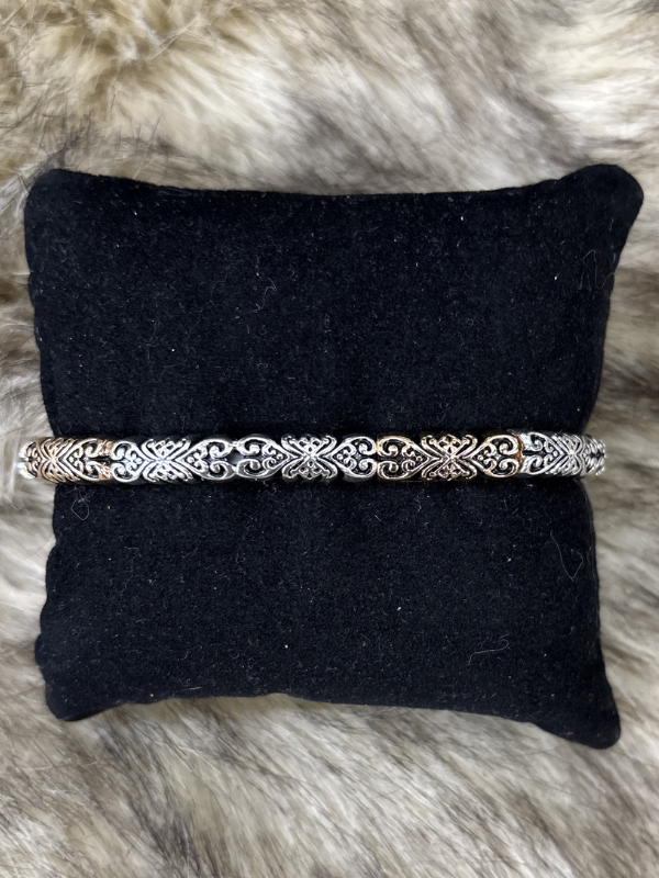 Irregular Shaped Pattern Stretch Bracelet