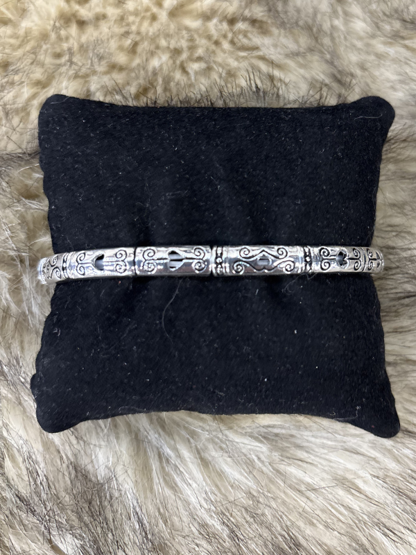 Heart Cut Out Stretch Bracelet