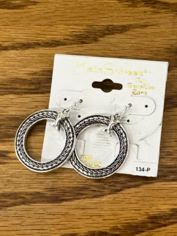 Main Street Earrings #134-P Silver Tied