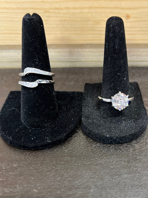 Hold Variable Sized Rings Variable Ring Center Ring Removable – Denims & Diamonds Boutique