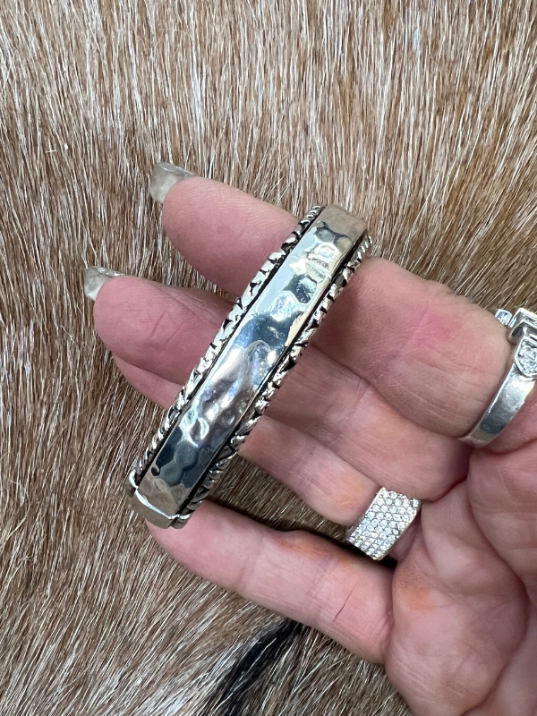 Silver & Scrolled Sided Stretch Bracelet