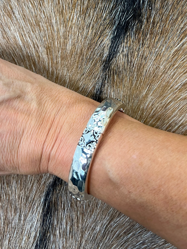 Silver Hammered Diamond Stretch Bracelet