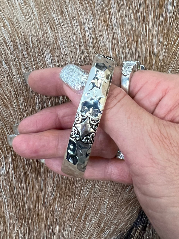 Silver Hammered Diamond Stretch Bracelet