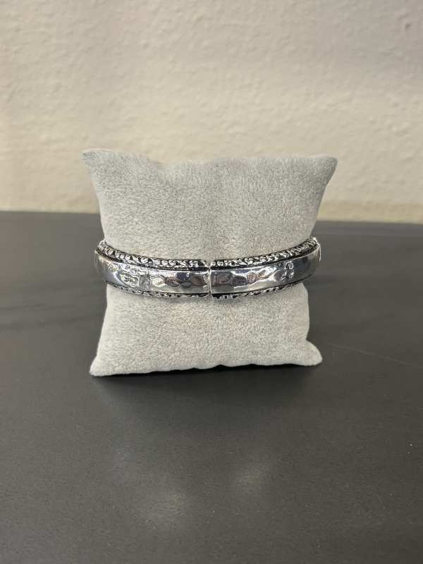 Silver & Scrolled Sided Stretch Bracelet